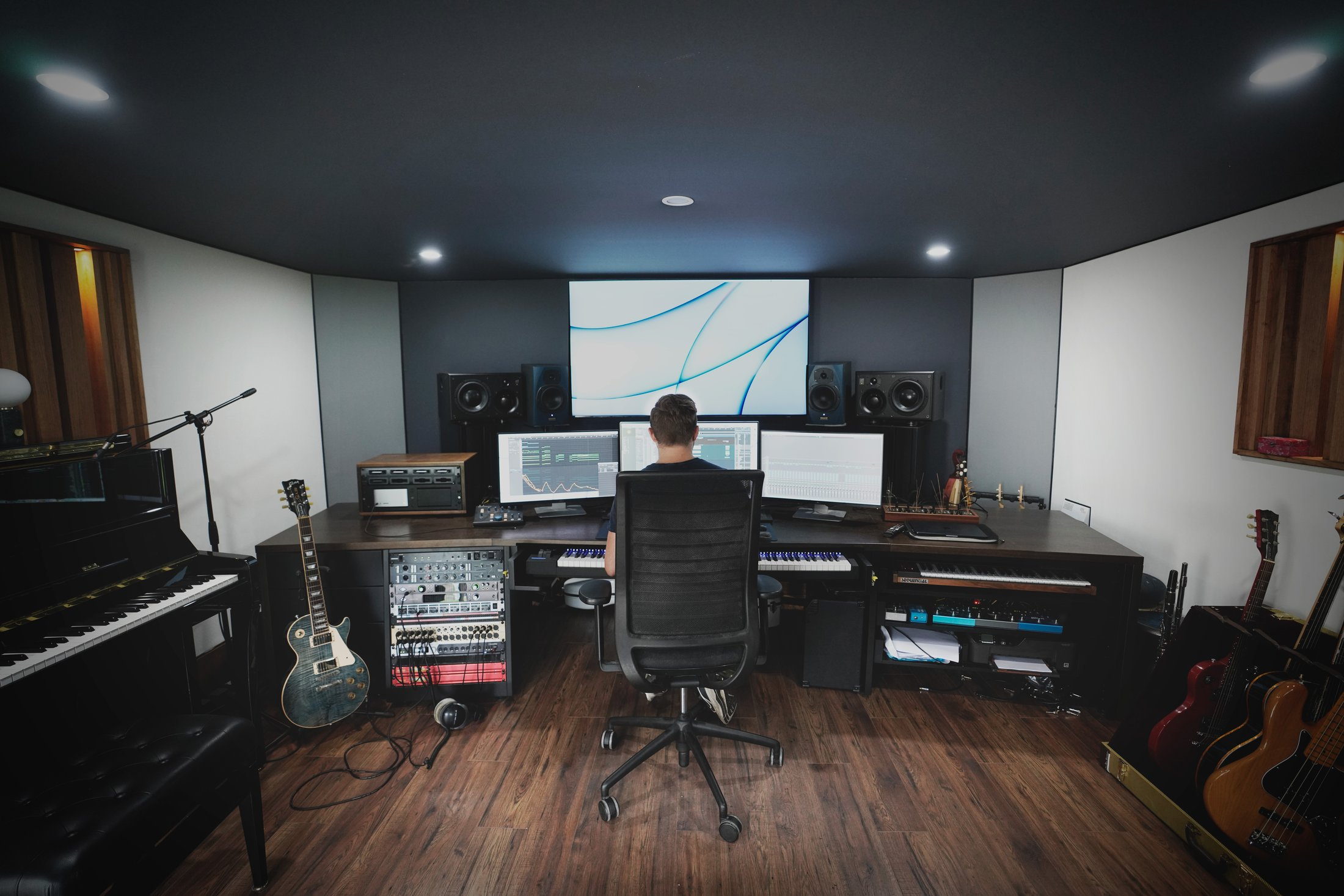 Paul Saunderson in his studio